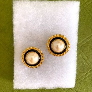 Park Lane Ladies Pearl Clip On Earrings